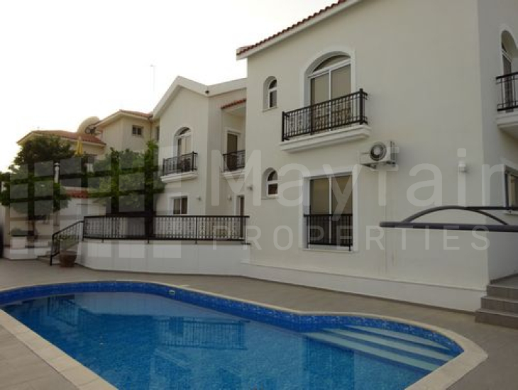 5 Bedroom plus 2 Bedroom Guest House with Pool