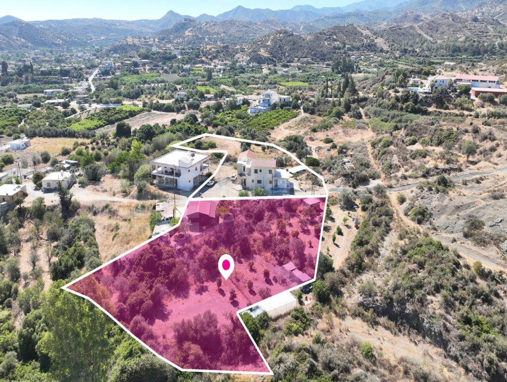 Residential field in Kato Pyrgos, Nicosia