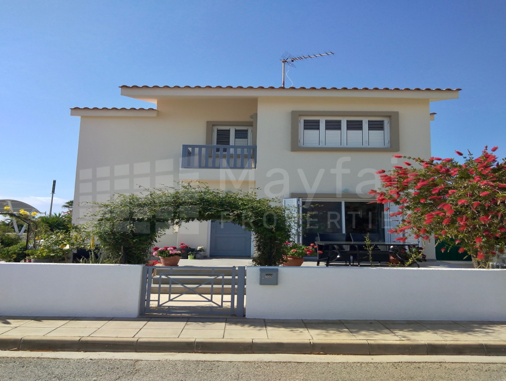 2 Bedroom Detached House next to the sea
