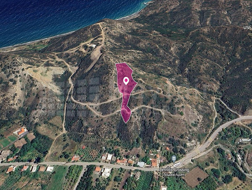 Residential field in Kato Pyrgos, Nicosia.