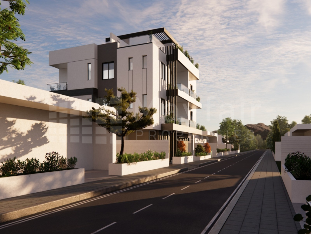 2 Bedroom Top-Floor Flat with Roof Garden in Livadia