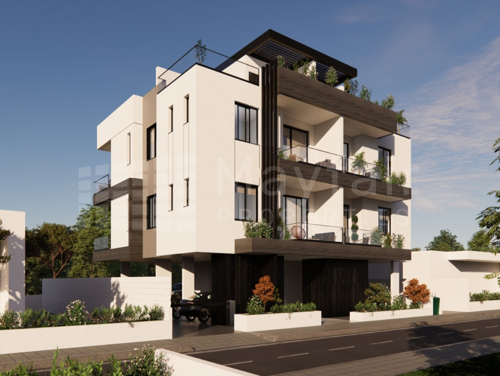 2 Bedroom Top-Floor Flat with Roof Garden in Livadia