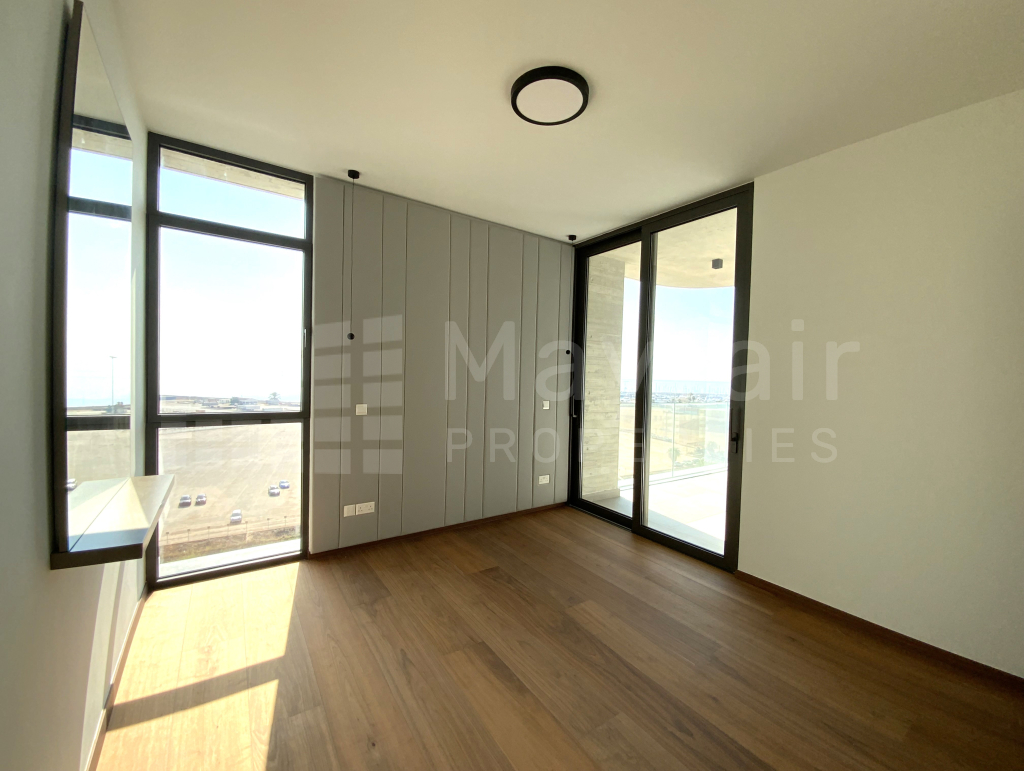 Top - Floor 3 Bedroom Exclusive Penthouse Apartment in Town Centre