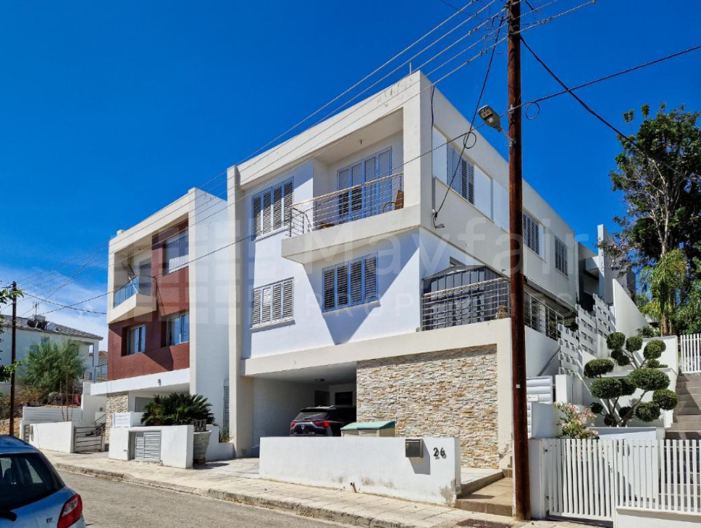 Three-storey house in Egkomi, Nicosia