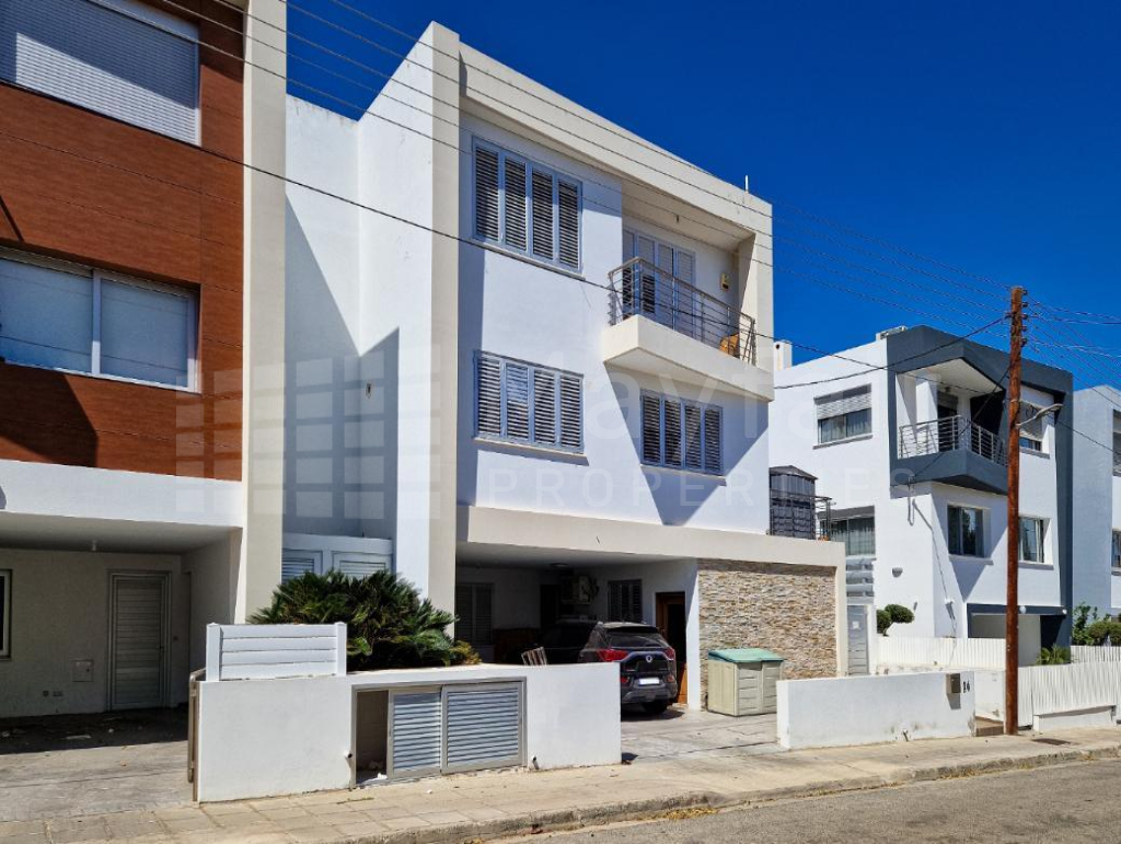 Three-storey house in Egkomi, Nicosia