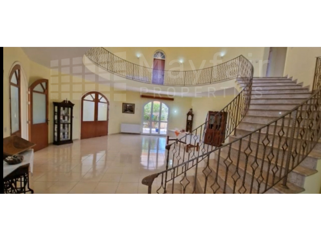 6 Bedroom Villa for Sale
