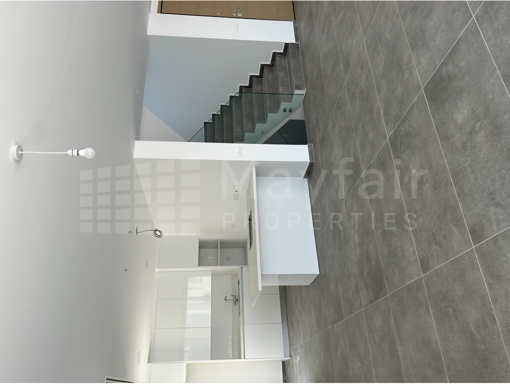 5 Bedroom Detached House 