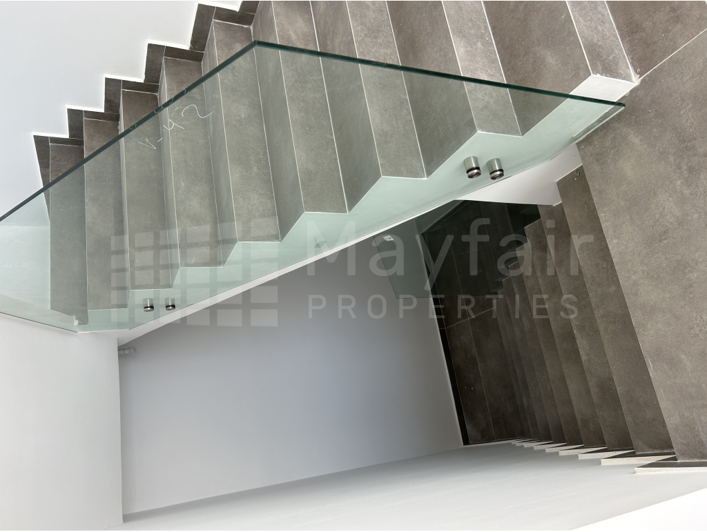 5 Bedroom Detached House 