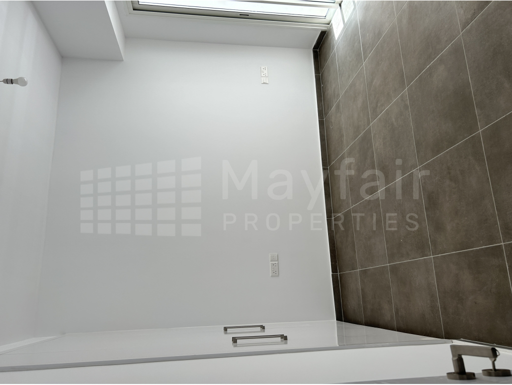 5 Bedroom Detached House 