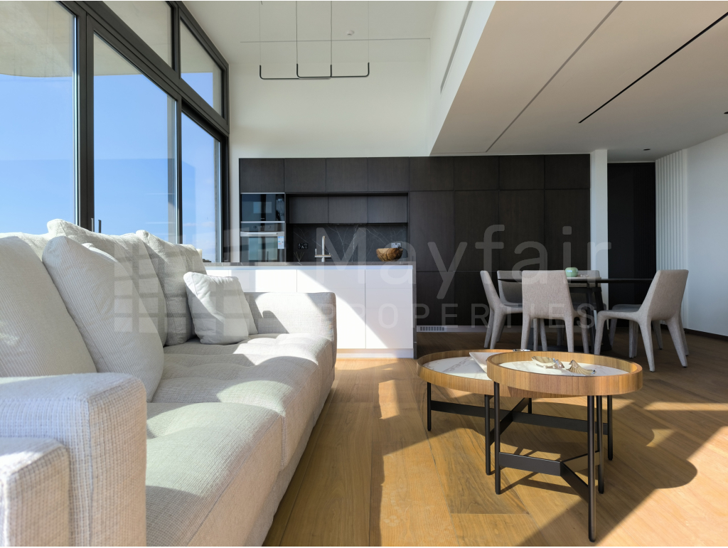 Top - Floor 3 Bedroom Exclusive Penthouse Apartment in Town Centre