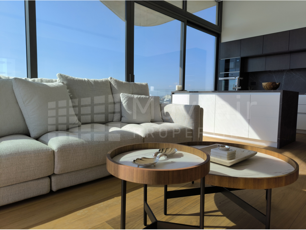 Top - Floor 3 Bedroom Exclusive Penthouse Apartment in Town Centre