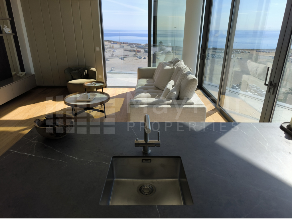 Top - Floor 3 Bedroom Exclusive Penthouse Apartment in Town Centre