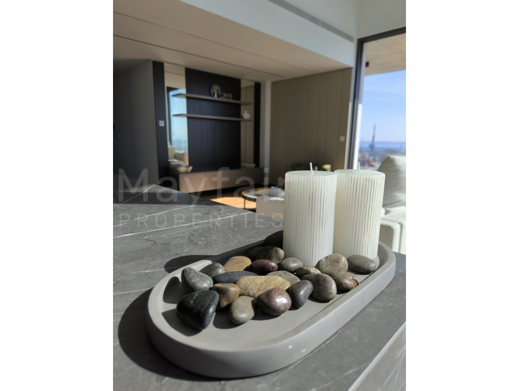 Top - Floor 3 Bedroom Exclusive Penthouse Apartment in Town Centre