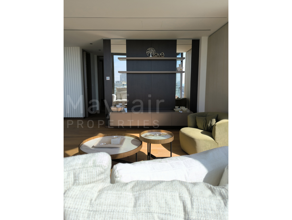 Top - Floor 3 Bedroom Exclusive Penthouse Apartment in Town Centre