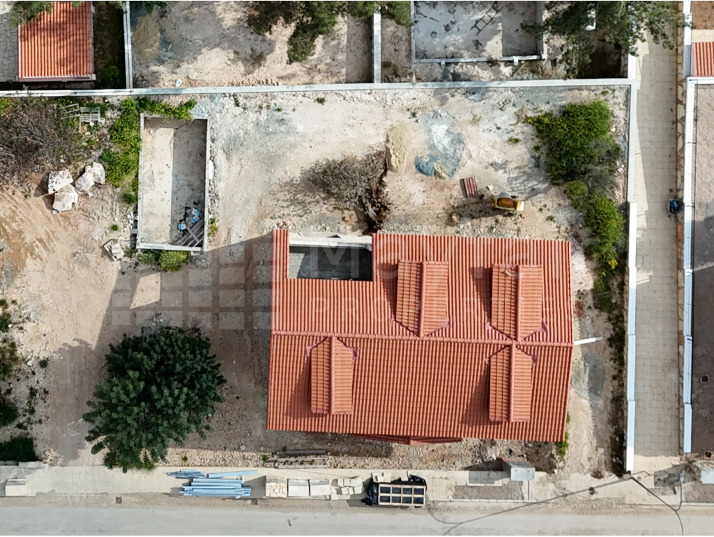 6 Bedroom House for Sale in Souni