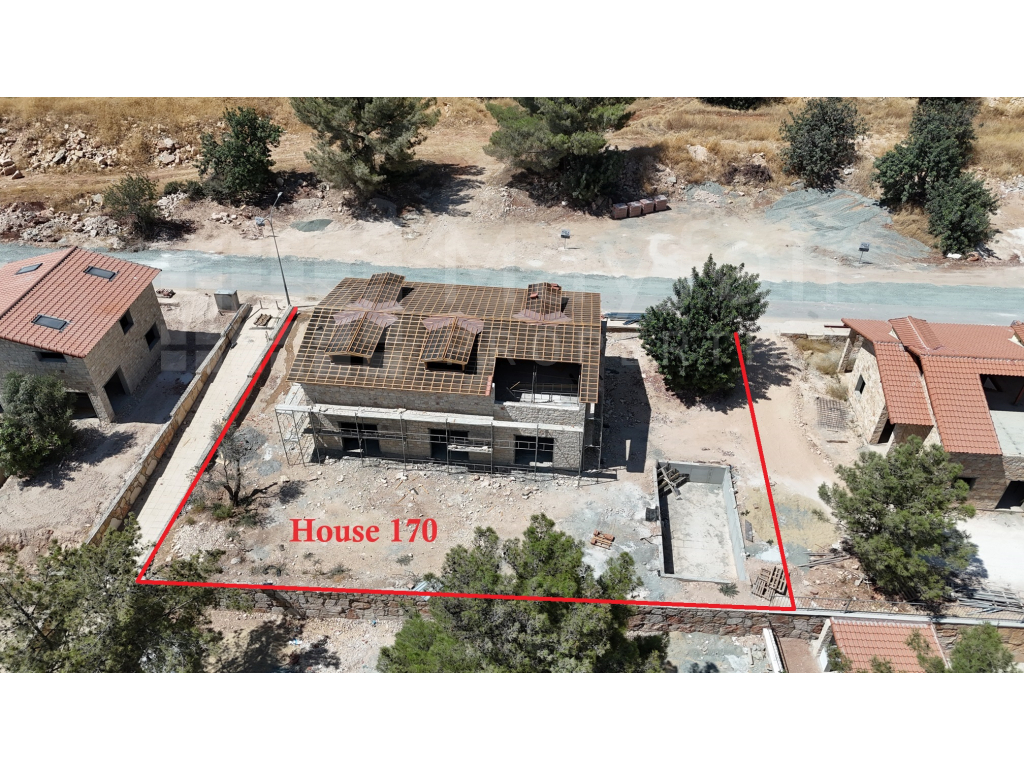 6 Bedroom House for Sale in Souni