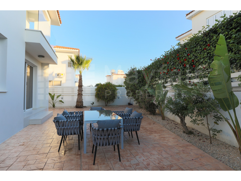 3-bedroom Villa in Pernera with Pool for Sale