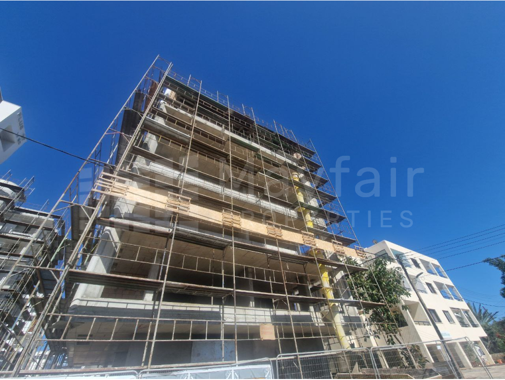 3 Bedroom Whole Floor Apartment For Sale in Makenzie