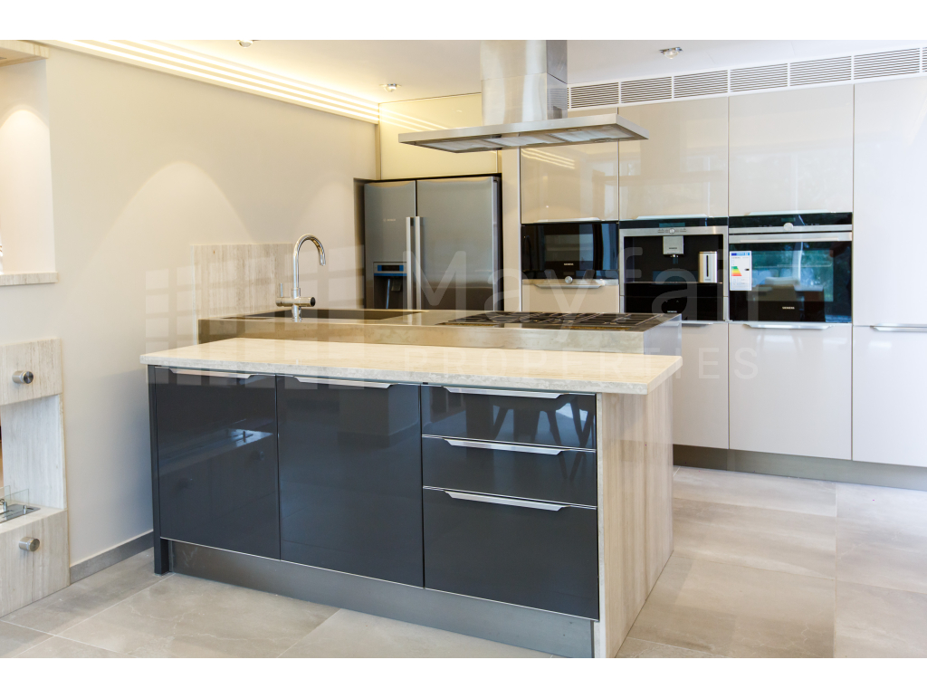 Seafront 3-Bedroom Apartment in Dasoudi Park, Limassol 