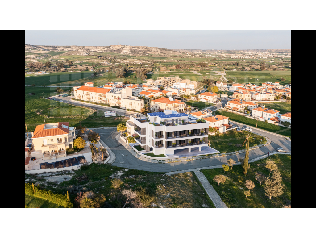 2-bedroom Apartment in Oroklini For Sale