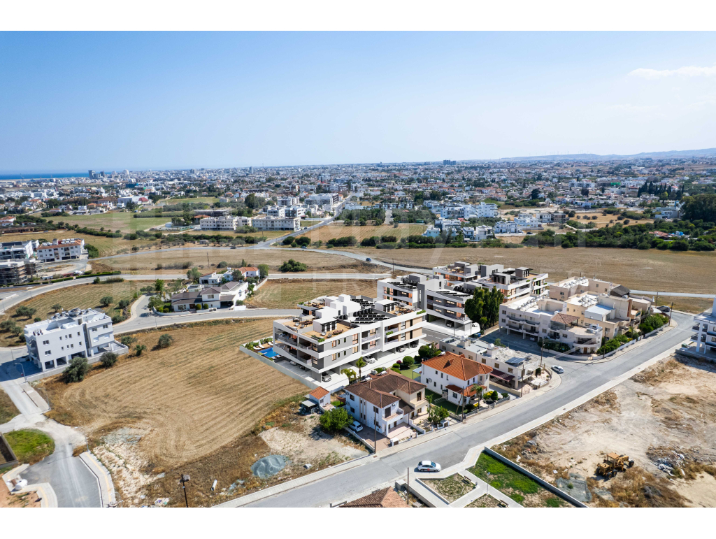 1-bedroom Top Floor Apartment with Communal Pool in Livadia