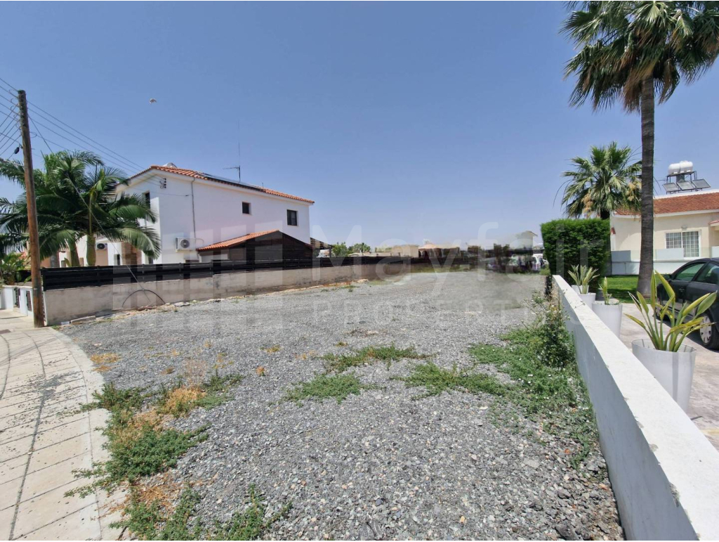 2-bedroom Top Floor Apartment in Livadia For Sale