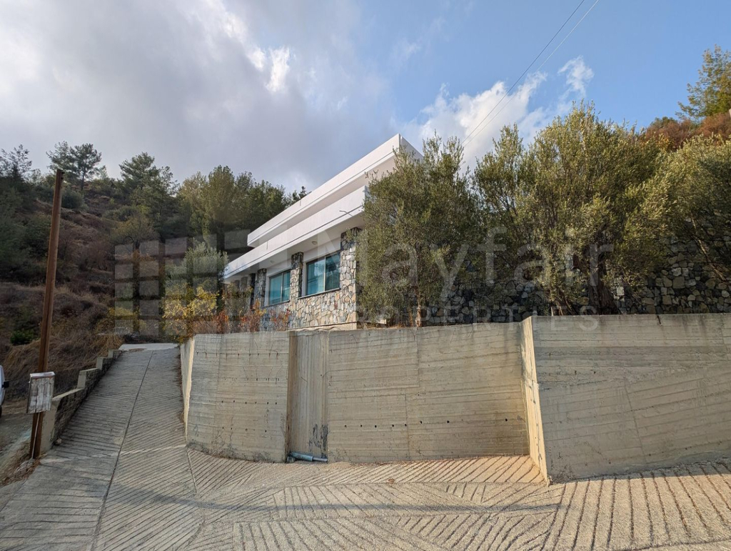 Spacious Two-Storey Home with Basement  Workshop in Zoopigi, Limassol