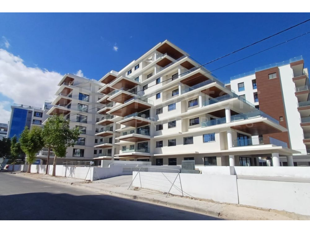 3 Bedroom Ground Floor Apartment near Mackenzie Beach