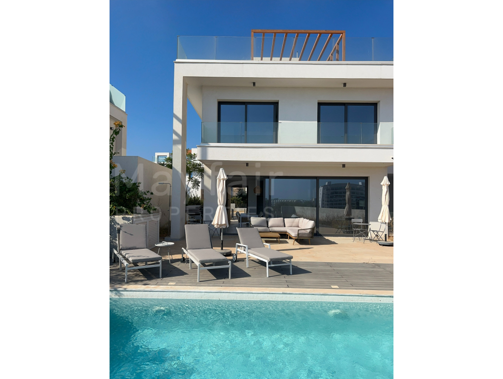 Seaview 5-bedroom Villa in Protaras for Sale