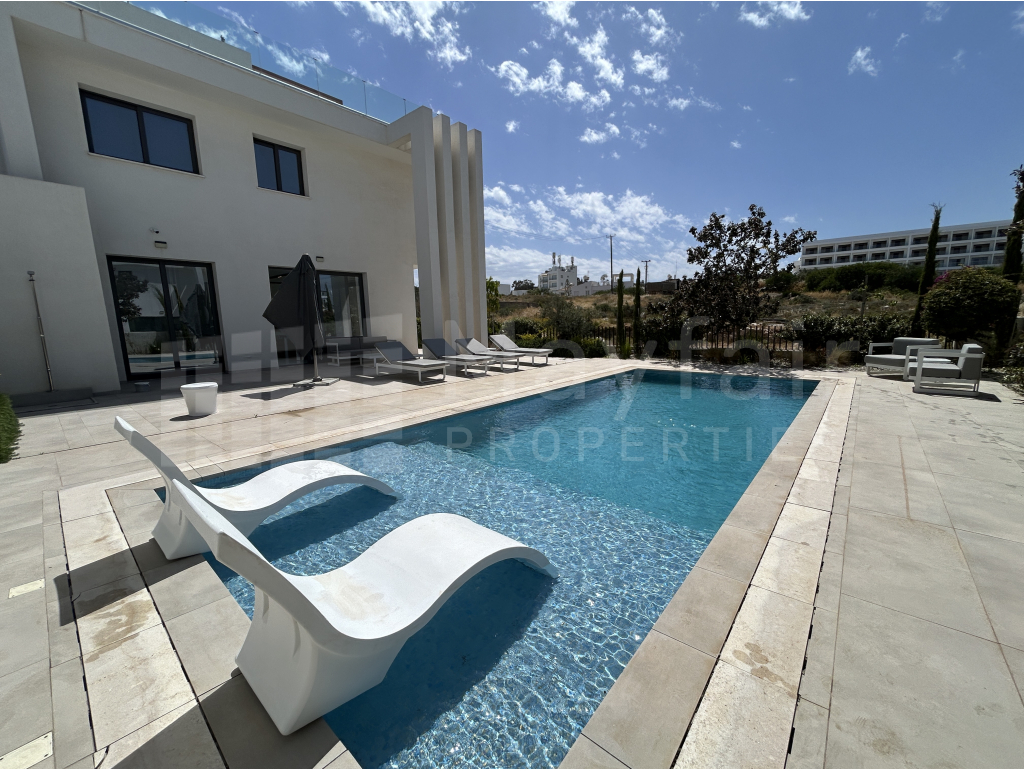 3 Bedroom Fully Furnished Villa with Private Pool for Sale in Protaras
