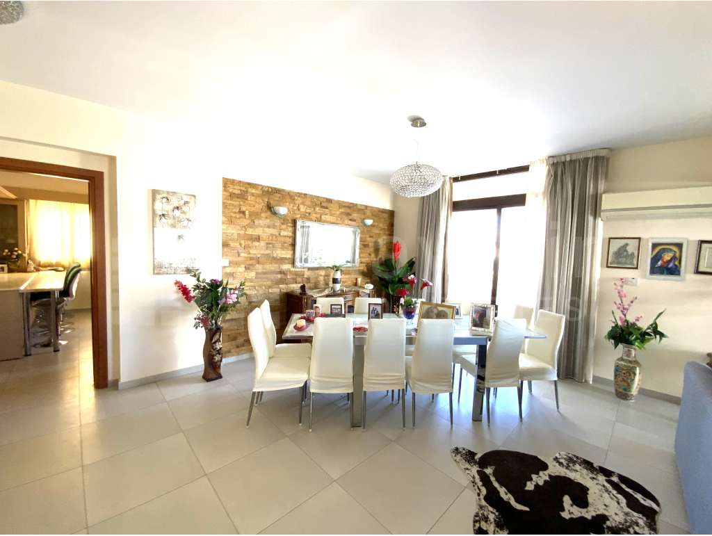 4 bedroom top floor duplex apartment 