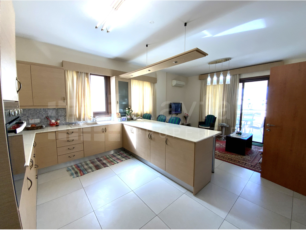 4 bedroom top floor duplex apartment 