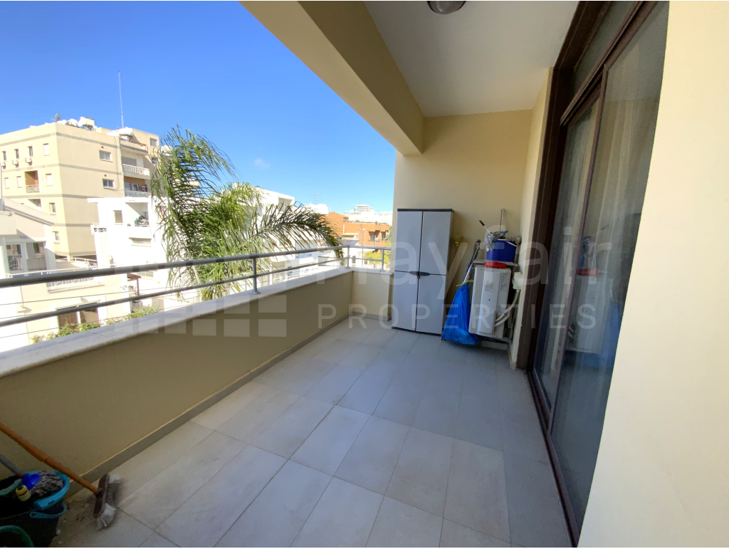 4 bedroom top floor duplex apartment 