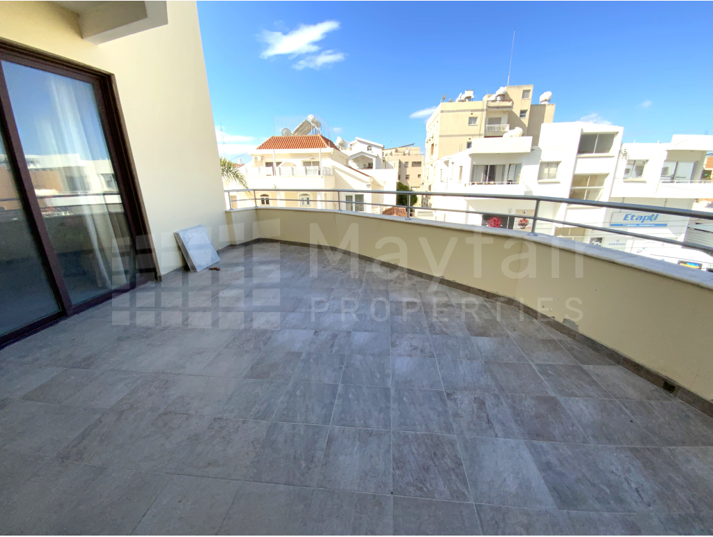 4 bedroom top floor duplex apartment 