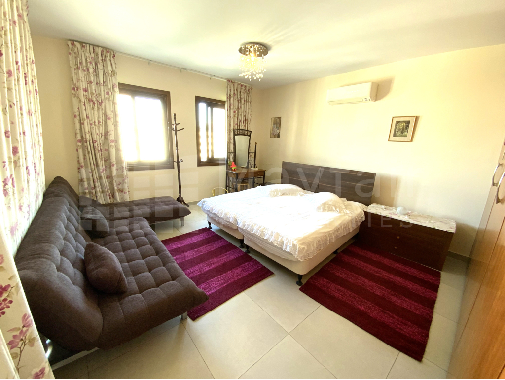 4 bedroom top floor duplex apartment 