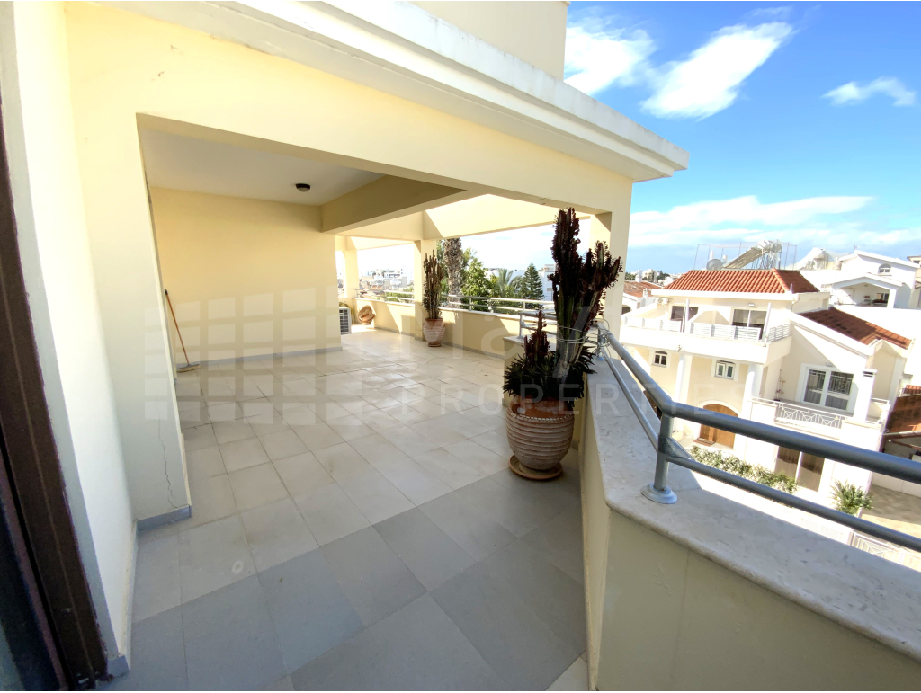 4 bedroom top floor duplex apartment 