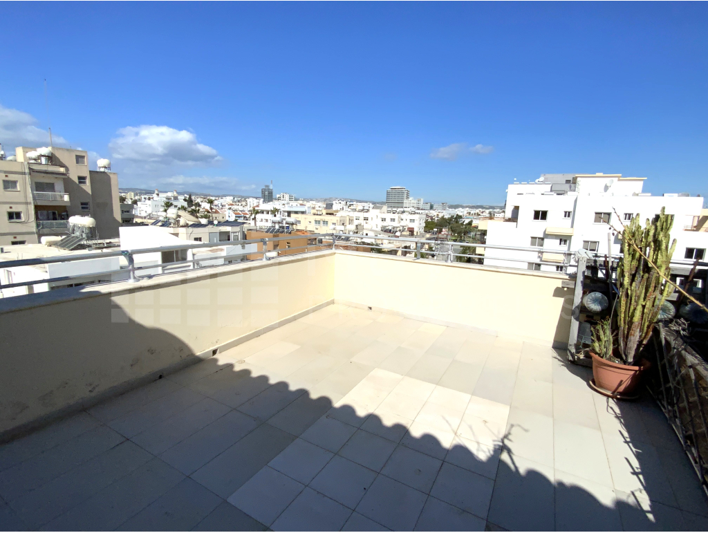 4 bedroom top floor duplex apartment 