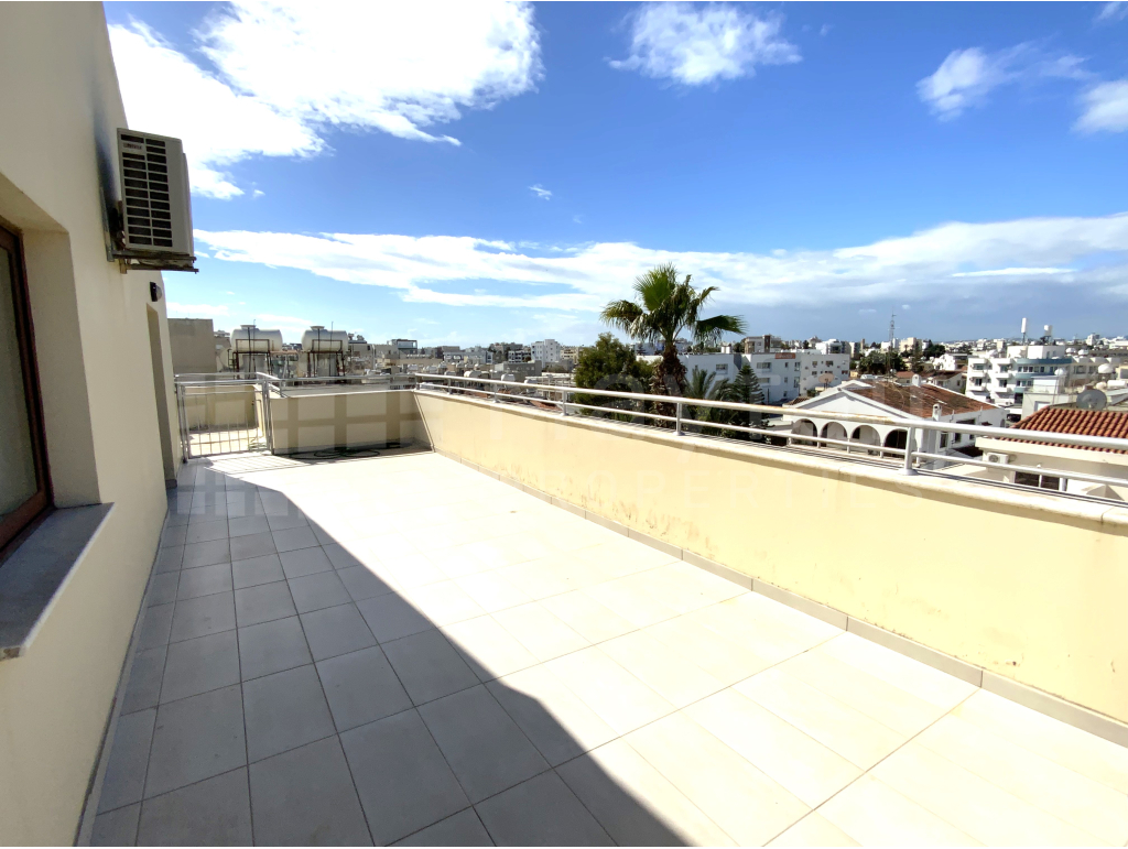 4 bedroom top floor duplex apartment 