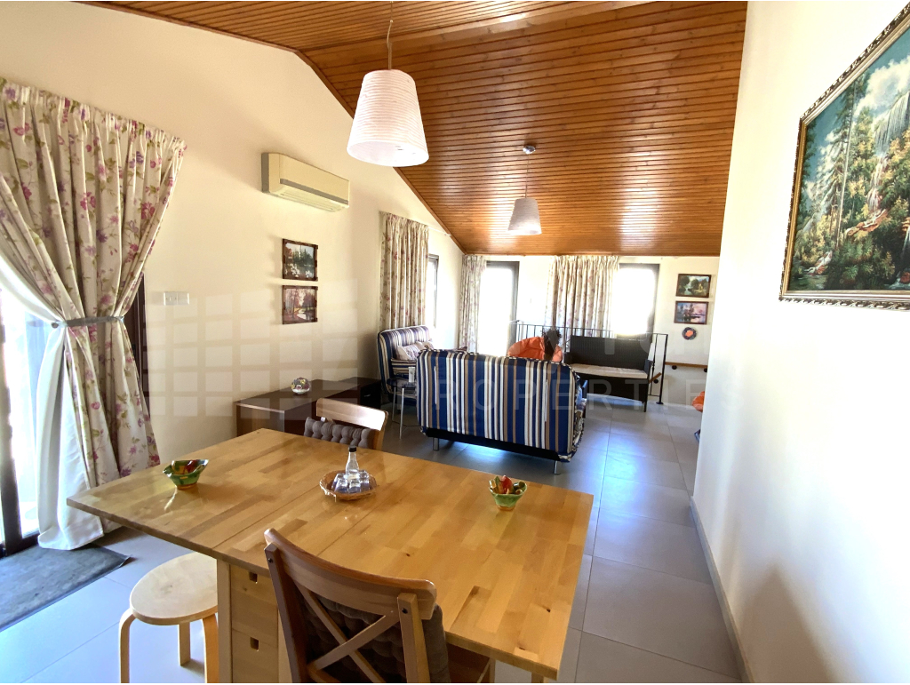 4 bedroom top floor duplex apartment 
