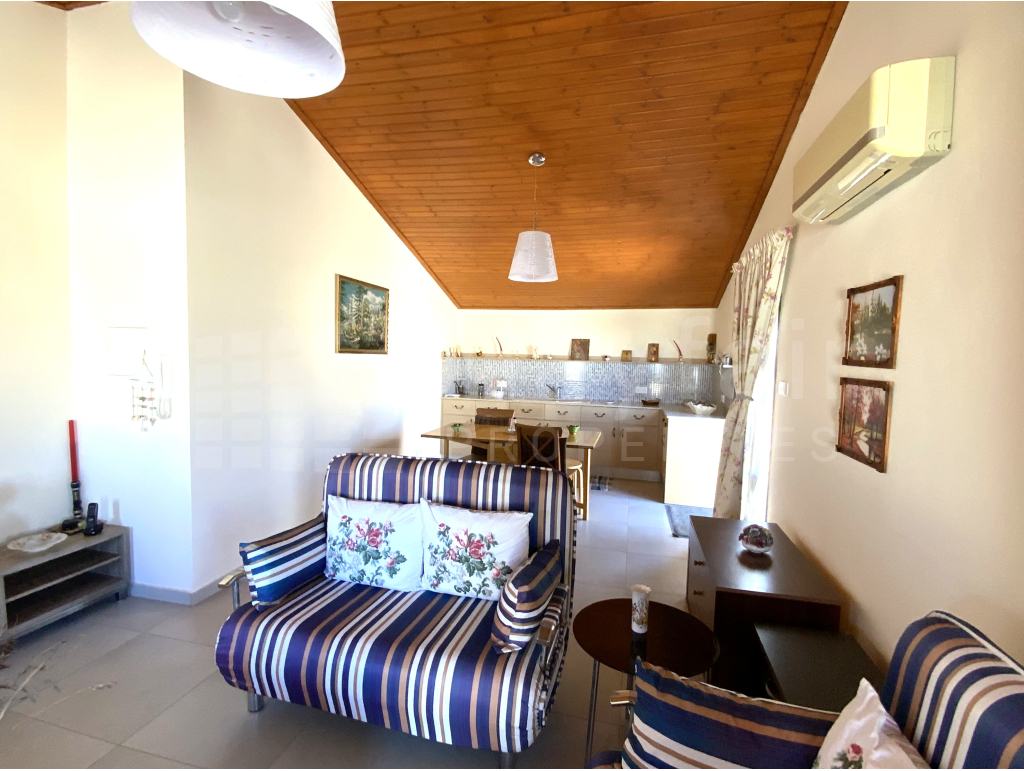 4 bedroom top floor duplex apartment 