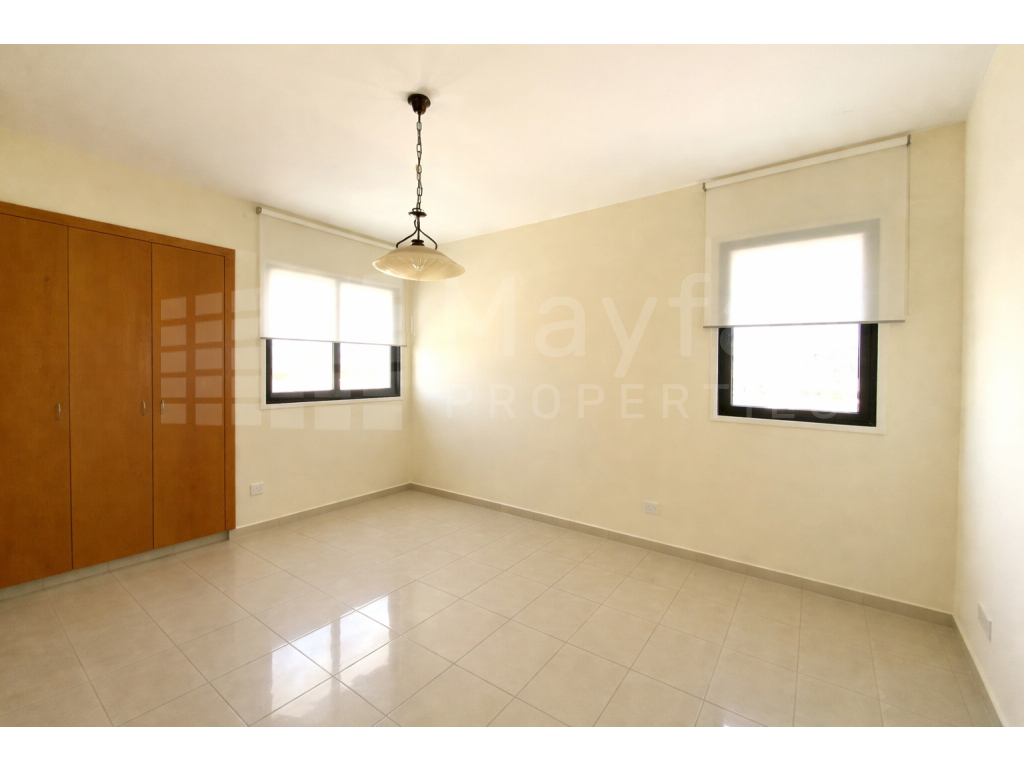 Unique 3 bedroom Penthouse plus large office with separate entrance in Town Center