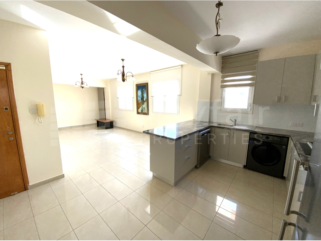 Unique 3 bedroom Penthouse plus large office with separate entrance in Town Center