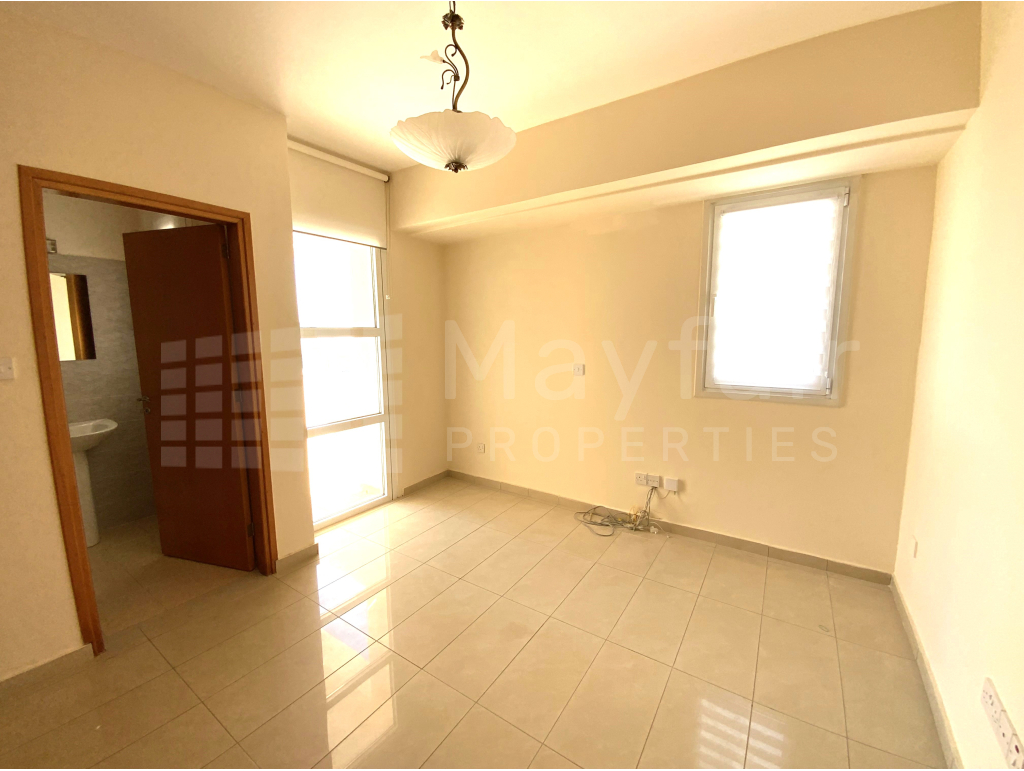 Unique 3 bedroom Penthouse plus large office with separate entrance in Town Center