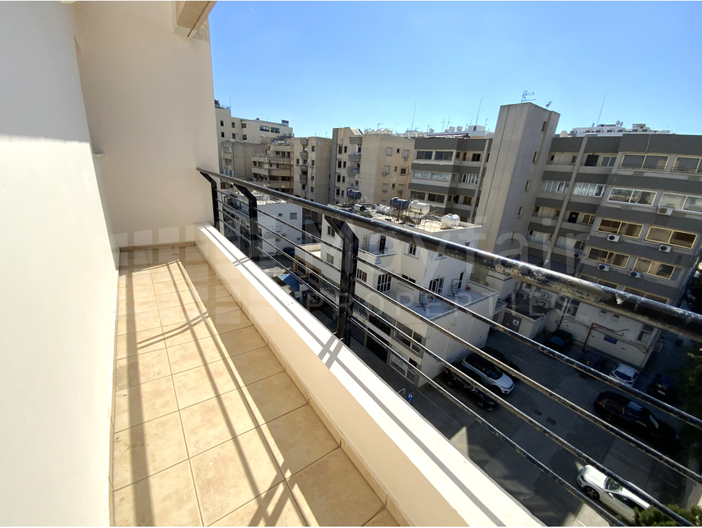 Unique 3 bedroom Penthouse plus large office with separate entrance in Town Center