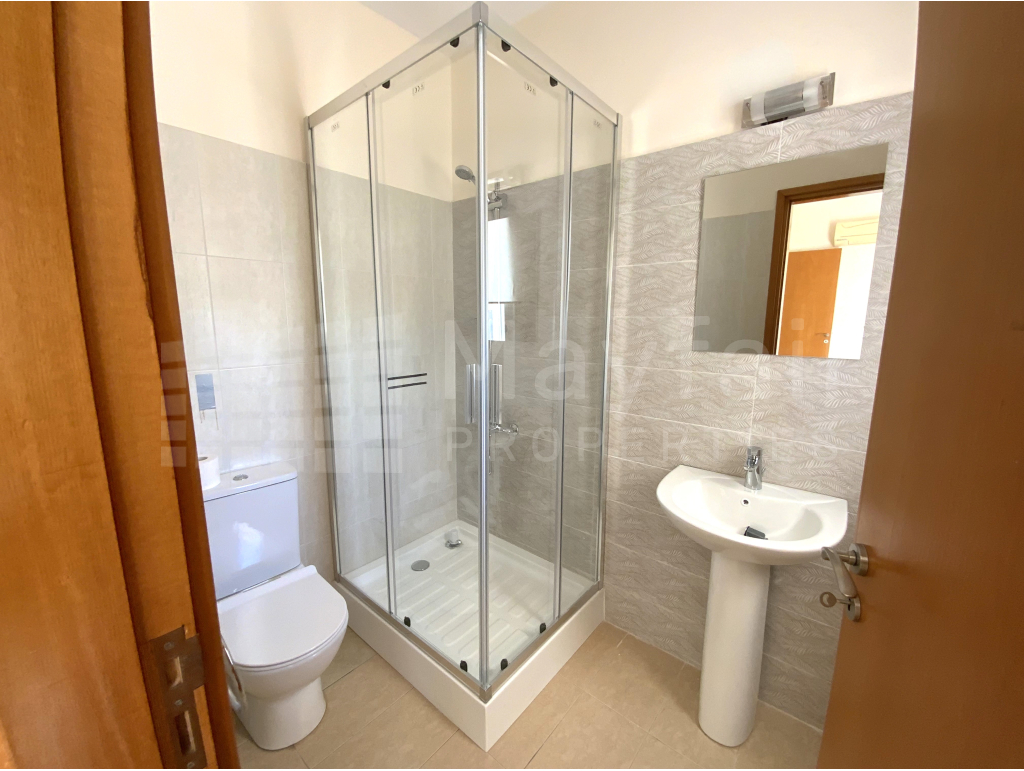 Unique 3 bedroom Penthouse plus large office with separate entrance in Town Center