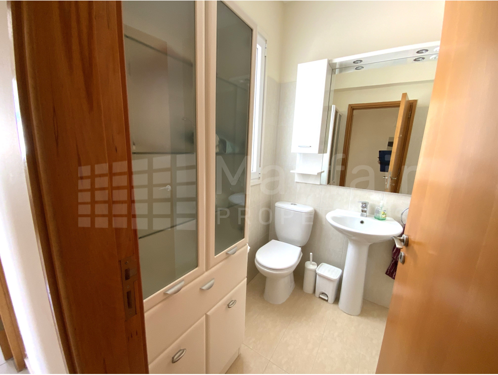 Unique 3 bedroom Penthouse plus large office with separate entrance in Town Center