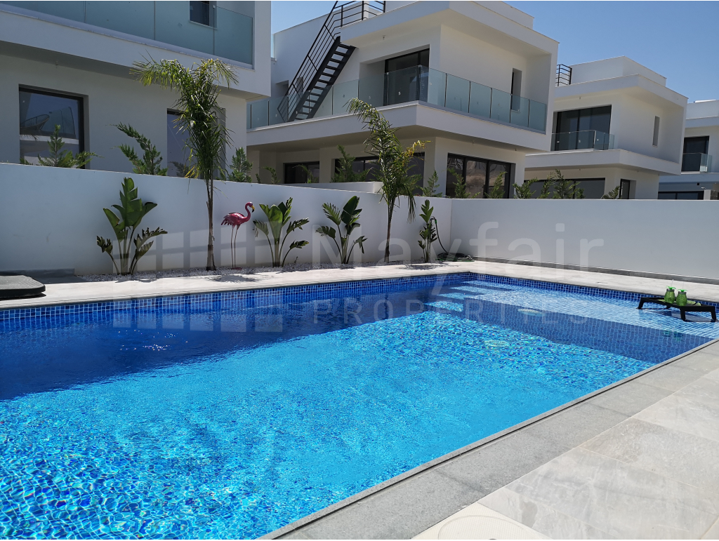 5 plus 1 Bedroom House for Sale