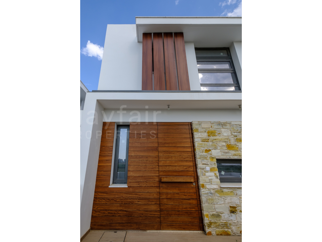 5 plus 1 Bedroom House for Sale