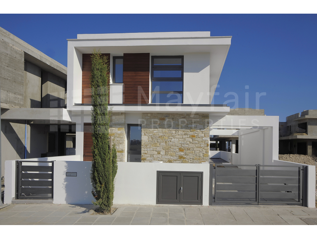 5 plus 1 Bedroom House for Sale
