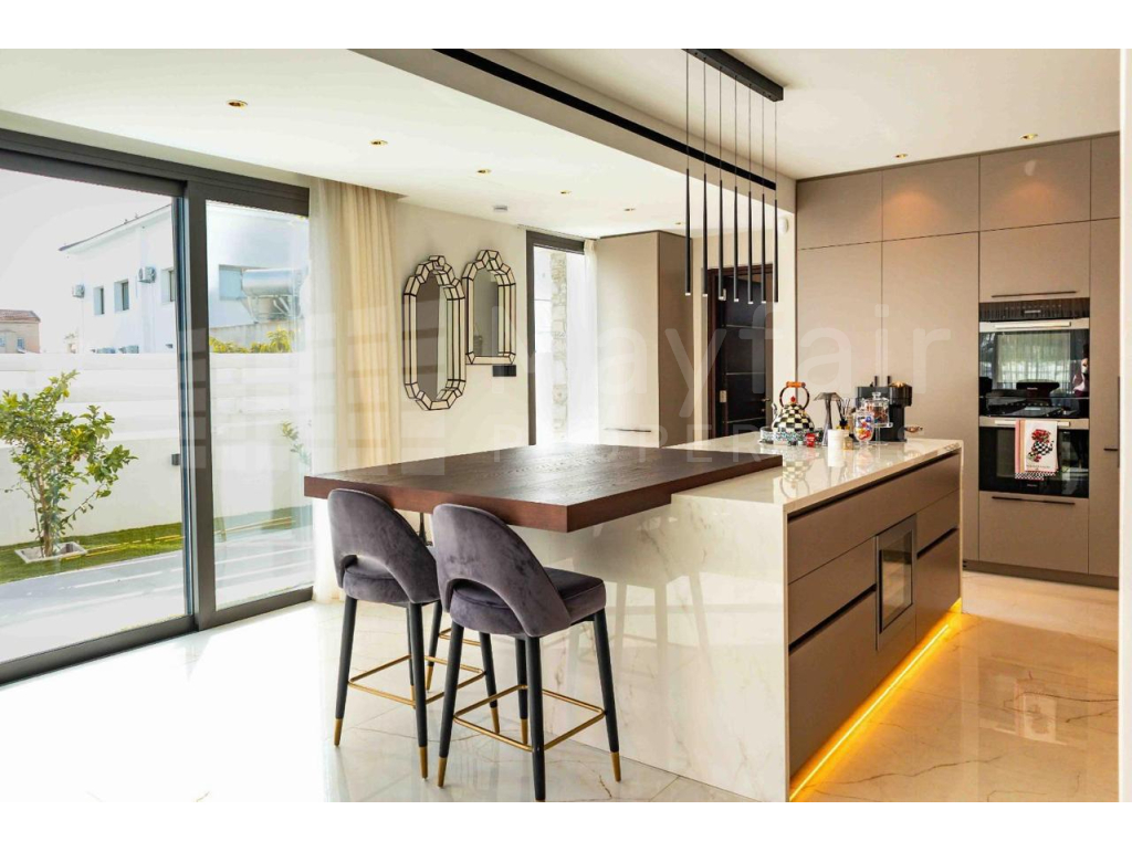 5-bedroom Luxury Villa For Sale 